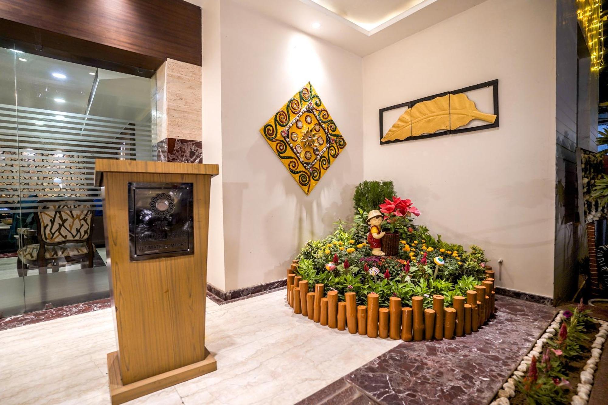 The Golden Apple Hotel Lakhnau Kültér fotó