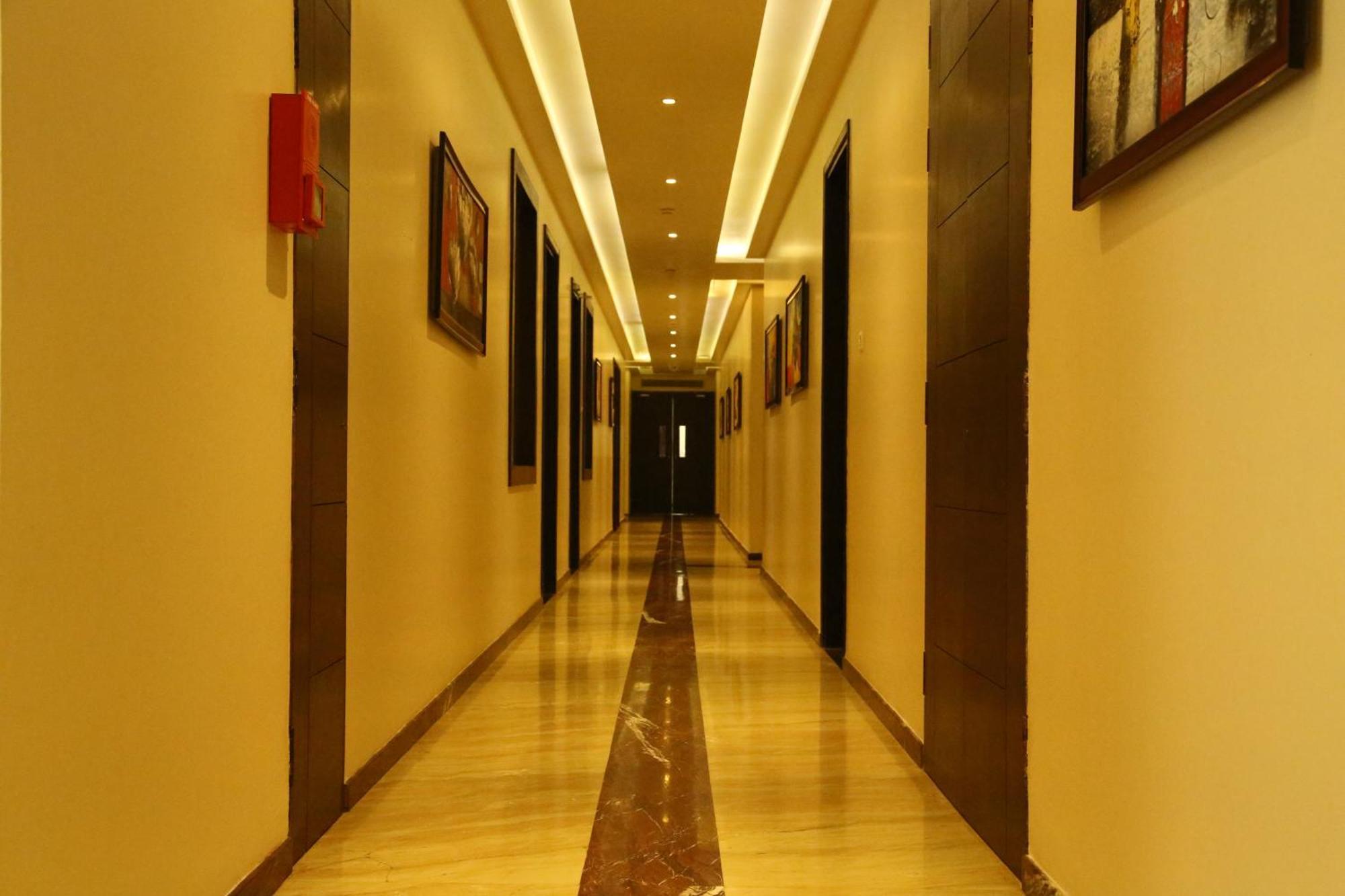 The Golden Apple Hotel Lakhnau Kültér fotó